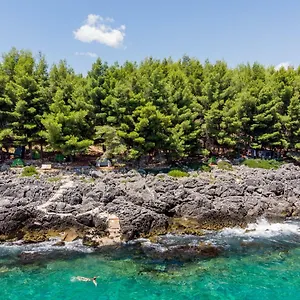 The Sea Cave Kemping